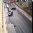 VIDEO YouTube: suv pattina sulla strada ghiacciata evitando le auto parcheggiate6