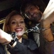 Tamara Pisnoli e Arnaud Mimran, una foto in manette pubblicata su Instagram