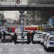Parigi, blitz doppio alla tipografia e al supermarket27