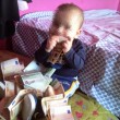 Roma, neonato gioca con banconote. Marijuana, aragoste010