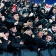 Feyenoord-Roma, lancio di oggetti dei tifosi dagli spalti FOTO (3) - Copia