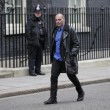Yanis Varoufakis, il tour europeo senza cravatta del ministro delle Finanze greco5