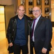 Yanis Varoufakis, il tour europeo senza cravatta del ministro delle Finanze greco05