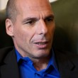 Yanis Varoufakis, il tour europeo senza cravatta del ministro delle Finanze greco06