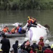 Taiwan, aereo TransAsia precipita nel fiume dopo decollo23