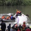 Taiwan, aereo TransAsia precipita nel fiume dopo decollo13