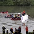 Taiwan, aereo TransAsia precipita nel fiume dopo decollo14