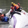 Taiwan, aereo TransAsia precipita nel fiume dopo decollo17