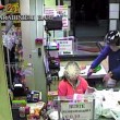 Bari, sorvegliato speciale rapina supermercato con pistola e casco04