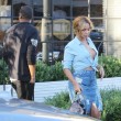 Beyonce passeggia senza reggiseno a West Hollywood13
