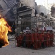 bimbi in gabbia come pilota giordano: la protesta contro Bashar al-Assad04