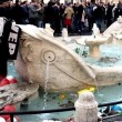 Ultras Feyenoord, Barcaccia di piazza di Spagna devastata a Roma FOTO