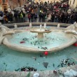 Ultras Feyenoord, Barcaccia di piazza di Spagna devastata a Roma FOTO 23