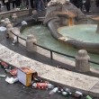 Ultras Feyenoord, Barcaccia di piazza di Spagna devastata a Roma FOTO 25