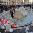 Ultras Feyenoord, Barcaccia di piazza di Spagna devastata a Roma FOTO 34