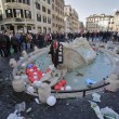 Ultras Feyenoord, Barcaccia di piazza di Spagna devastata a Roma FOTO 33