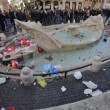 Ultras Feyenoord, Barcaccia di piazza di Spagna devastata a Roma FOTO 31