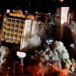 Las Vegas, la spettacolare demolizione dell'Hotel Clarion23