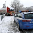 Maltempo Basilicata: autocisterna sbanda per neve a Potenza06