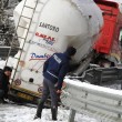 Maltempo Basilicata: autocisterna sbanda per neve a Potenza05