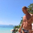 Isola dei famosi, Rocco Siffredi prova a far spogliare Rachida? 5