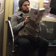 Ragazzi sexy che leggono in metro: FOTO spopolano su Instagram 9