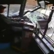 VIDEO YouTube - Colpo di sonno al volante: autista bus si schianta contro 6 auto4