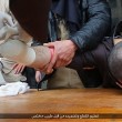 Isis taglia mani ai ladri FOTO. Prima fascia braccia e imbottisce di antidolorifici03