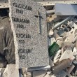 Roma, lapidi del cimitero gettate in discarica abusiva su via Prenestina6