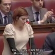 VIDEO YouTube: Laura Castelli (M5s) a Renzi: "Alzi la testa quando deputato le parla"2