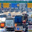 Scontro camion-pullman di studenti sulla A4: 50 persone coinvolte, nessun morto 06