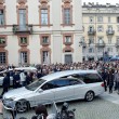 Tunisi, Orazio Conte e Antonella Sesino: funerali Torino, applauso accoglie feretri 03