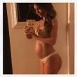 Sarah Stage, foto sexy col pancione su Instagram: tanti followers e tante critiche 06
