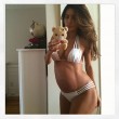 Sarah Stage, foto sexy col pancione su Instagram: tanti followers e tante critiche 02