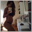 Sarah Stage, foto sexy col pancione su Instagram: tanti followers e tante critiche 04