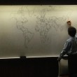 Bambino autistico disegna mappa mondo, nei minimi dettagli FOTO
