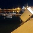 Molfetta (Bari). Dimentica di inserire freno a mano: camion frigo finisce in mare05
