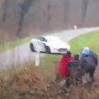 VIDEO YouTube. Francia, auto rally su spettatori: roccia la ferma, strage evitata