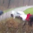 VIDEO YouTube. Francia, auto rally su spettatori: roccia la ferma, strage evitata 3