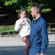 Daniele Interrante in versione papà: al parco con figlia Chloe013