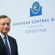 Mario Draghi aggredito con coriandoli: attivista Blockupy salta su tavolo03