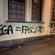 Torino, fantocci e minacce a Pd e Lega: "Fascisti, c'è sempre piazzale Loreto" 2