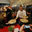 Napoli, M5s: Fico e Di Maio servono pizza per autofinanziamento regionali15