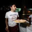 Napoli, M5s: Fico e Di Maio servono pizza per autofinanziamento regionali17