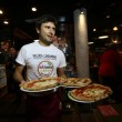 Napoli, M5s: Fico e Di Maio servono pizza per autofinanziamento regionali109