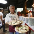 Napoli, M5s: Fico e Di Maio servono pizza per autofinanziamento regionali22