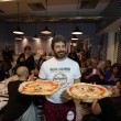 Napoli, M5s: Fico e Di Maio servono pizza per autofinanziamento regionali24