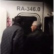 sciopero Roma, passeggeri occupano vagoni e obbligano metro a ripartire02