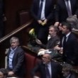 VIDEO YouTube: Sel lancia crisantemi in Aula. Boldrini sgrida, M5s urla più di lei2
