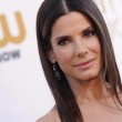 VIDEO YouTube, Sandra Bullock chiama 911: "C'è intruso in casa, sono chiusa nell’armadio"